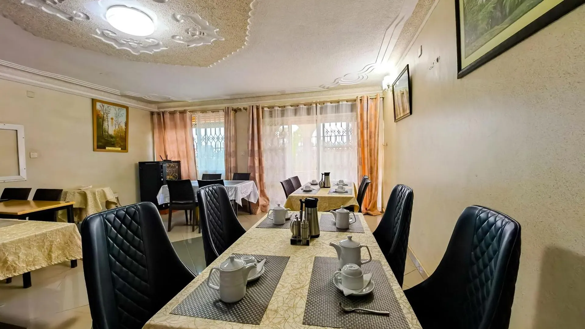 Fancy Hotel Munyonyo 坎帕拉