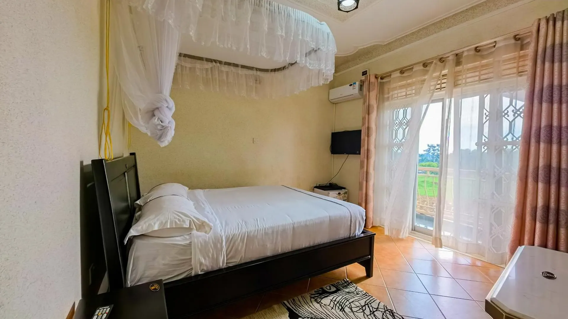 Fancy Hotel Munyonyo 坎帕拉